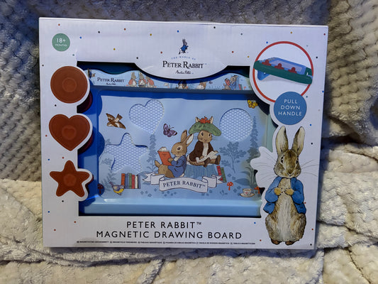 PETER RABBIT™
MAGNETIC DRAWING BOARD